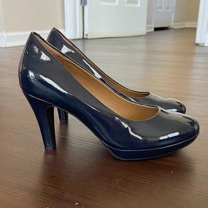 Clarks navy heels